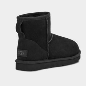 UGG Short Boot Black Size 7